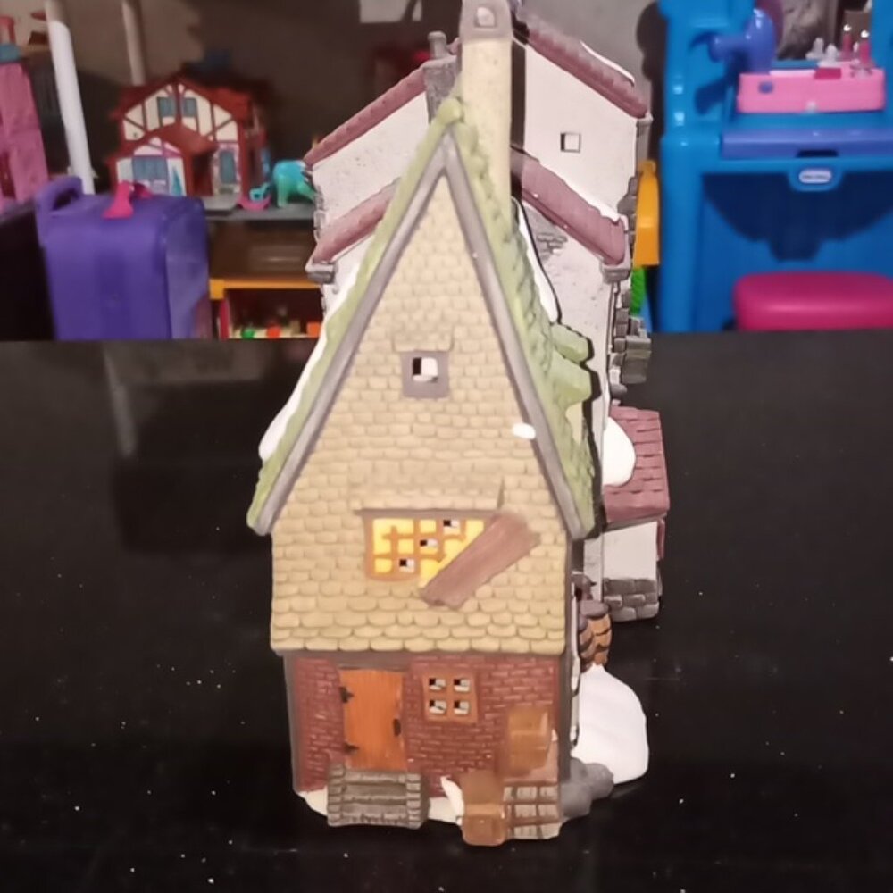 Vintage Dept 56 Dickens Christmas Village Oliver Twist Fagin's Hide-a-wa… - Picture 7 of 13